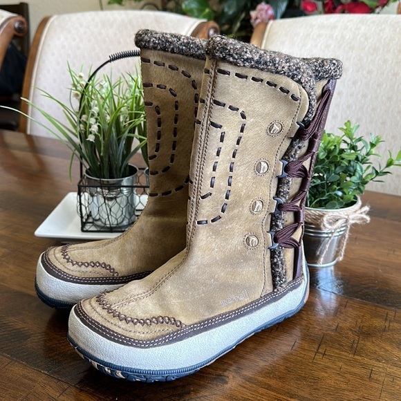 Merrell Women’s Boots - Picture 2 of 13
